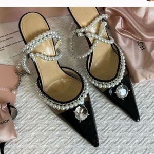 In search of MACH &MACH Diamond of Elizabeth  Pearl  Pointed Toe Pumps size 35(5